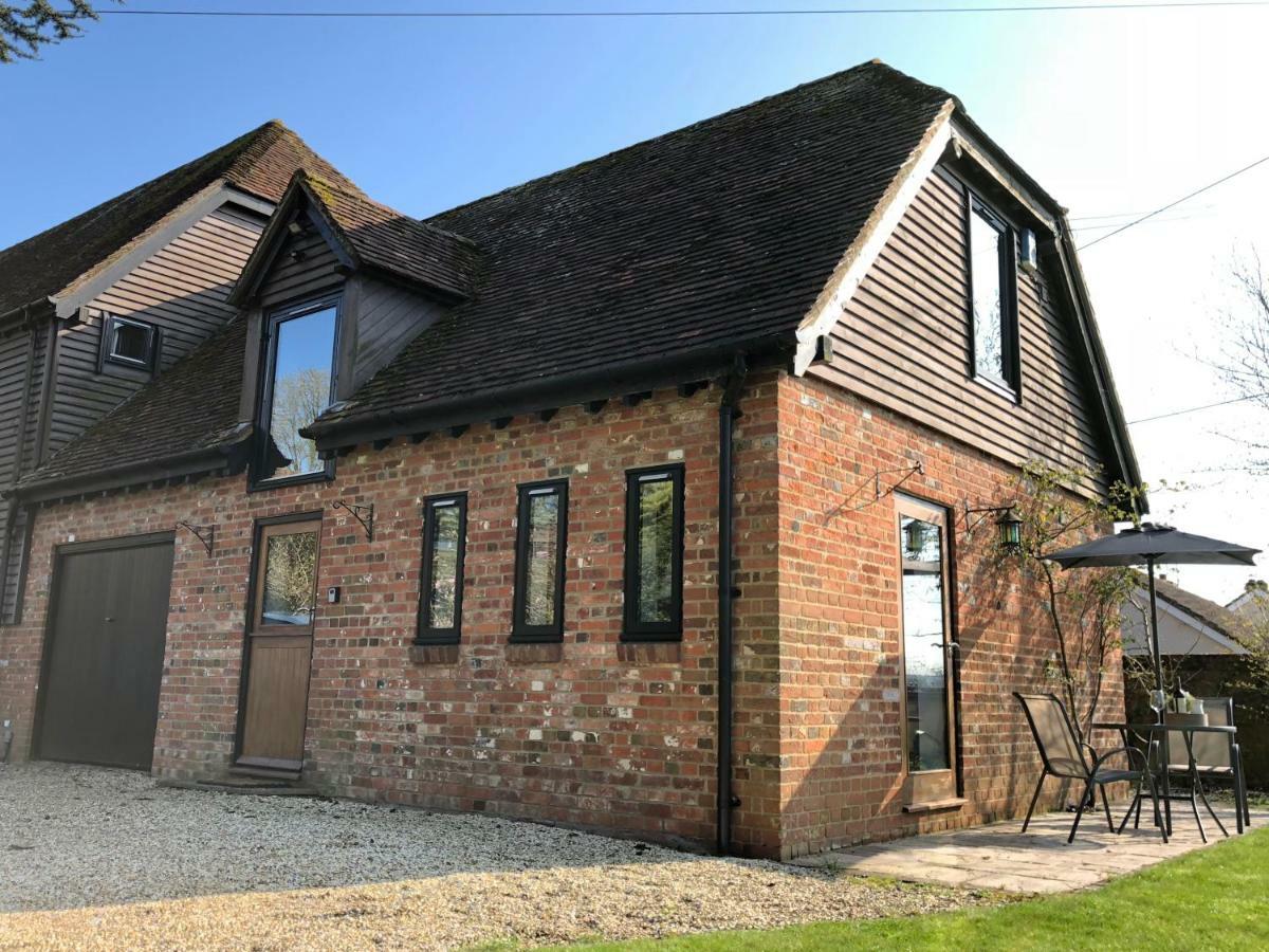 The Stable Barn *On The Edge Of The New Forest* Downton  Exterior photo